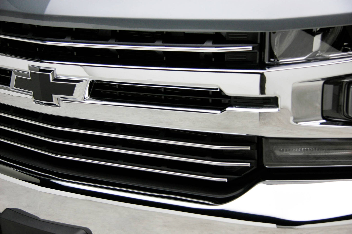 T-REX Grilles 6211232 Polished Aluminum Horizontal Round Grille Fits 2019-2022 Chevrolet Silverado 1500ÊTrail Boss Silverado 1500 RST Silverado 1500 LT